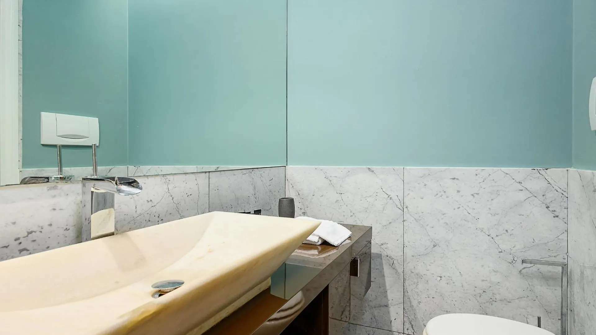 Classbnb - Spacious Apartment 20 Minutes From The City Center ミラノ 0*,  イタリア